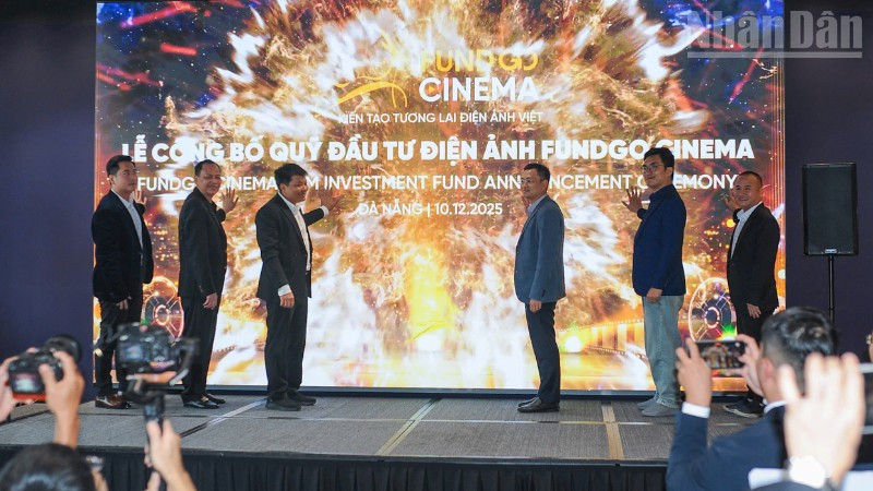 Các đại biểu thực hiện nghi thức công bố Quỹ đầu tư điện ảnh FUNDGO Cinema.