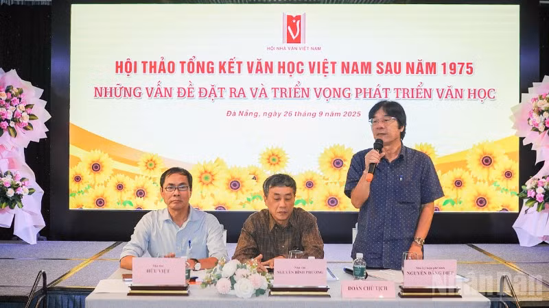 Đoàn chủ tịch điều hành Hội thảo.