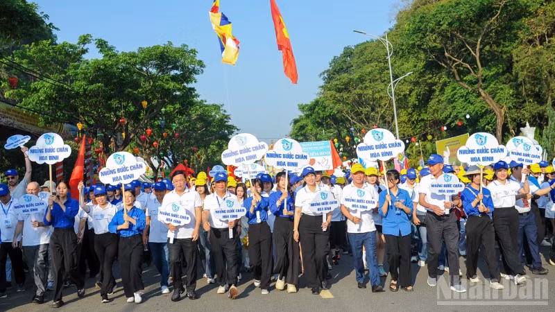 Các đại biểu tham gia Chương trình đi bộ vì hòa bình năm 2026.