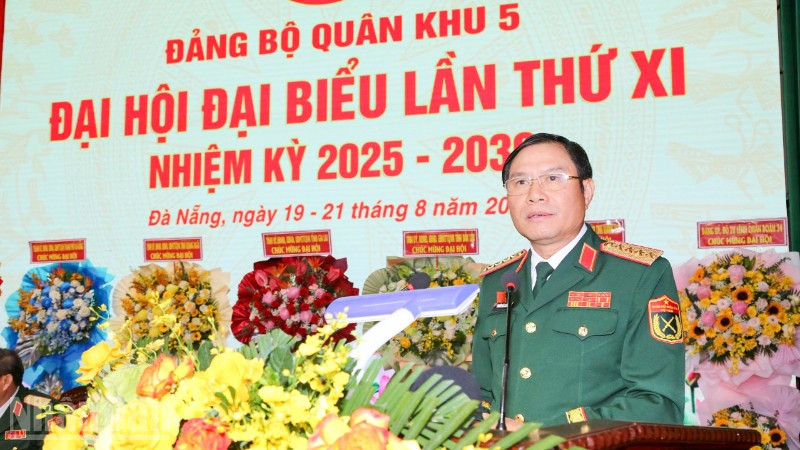Đại tướng Nguyễn Tân Cương, Ủy viên Trung ương Đảng, Ủy viên Thường vụ Quân ủy Trung ương, Tổng Tham mưu trưởng Quân đội nhân dân Việt Nam, Thứ trưởng Quốc phòng dự và chỉ đạo đại hội.