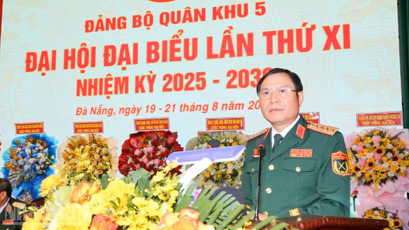 Đại tướng Nguyễn Tân Cương, Ủy viên Trung ương Đảng, Ủy viên Thường vụ Quân ủy Trung ương, Tổng Tham mưu trưởng Quân đội nhân dân Việt Nam, Thứ trưởng Quốc phòng dự và chỉ đạo đại hội.