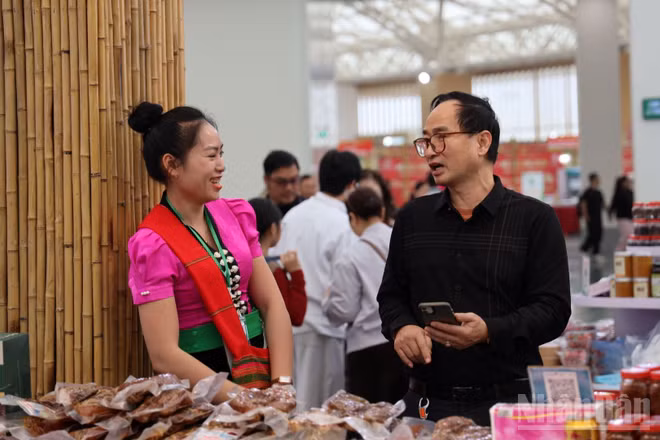 Tinh thần của Nghị quyết số 57-NQ/TW đang đặt ra yêu cầu chuyển từ những mô hình công nghệ đơn lẻ sang các giải pháp gắn với cả chuỗi giá trị, từ vùng nguyên liệu đến thị trường. (Ảnh: KIM DUNG)