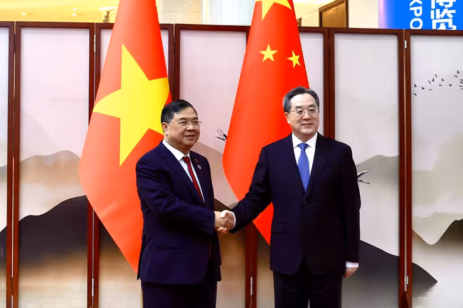 Ủy viên Bộ Chính trị, Phó Thủ tướng Thường trực Phạm Gia Túc và đồng chí Đinh Tiết Tường, Ủy viên Thường vụ Bộ Chính trị, Phó Thủ tướng Thường trực Quốc vụ viện Trung Quốc. (Ảnh: VGP)