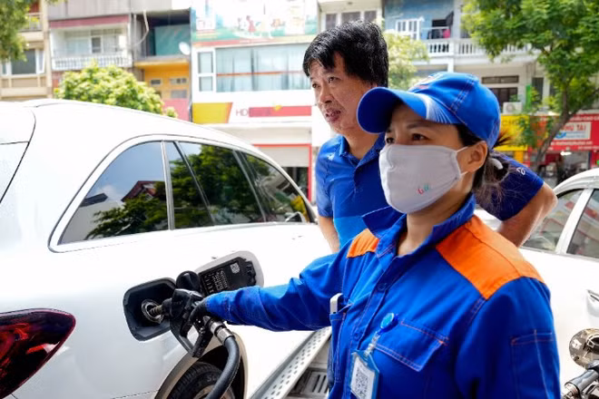 Từ 1/6, xăng E10 được bán rộng rãi trên cả nước.