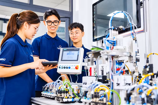 Đào tạo nhân lực bán dẫn tại Đại học Phenikaa. (Ảnh: NGỌC THƠM)