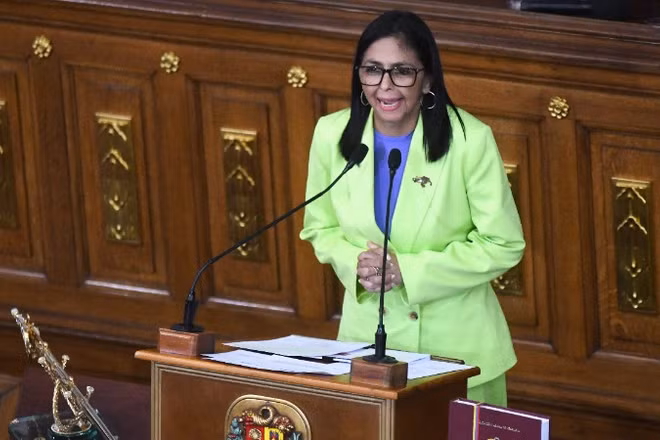 Tổng thống lâm thời Venezuela Delcy Rodriguez phát biểu tại Caracas. (Ảnh: THX/TTXVN)