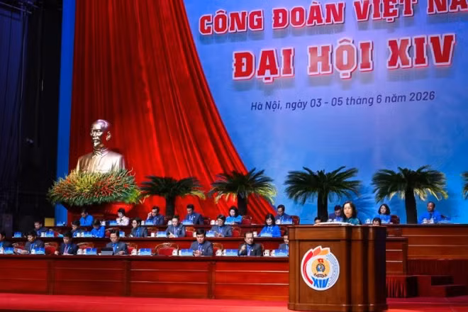 Phiên họp thứ nhất Đại hội XIV Công đoàn Việt Nam. (Ảnh: BẢO LONG)