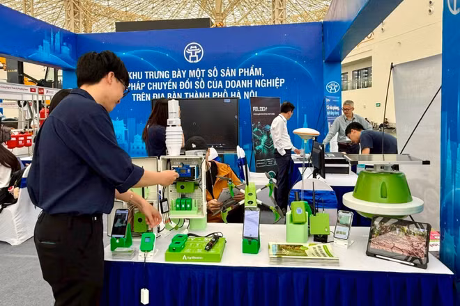 Khu trưng bày các sản phẩm chuyển đổi số của thành phố Hà Nội tại Trung tâm Triển lãm Việt Nam (xã Đông Anh, Hà Nội).