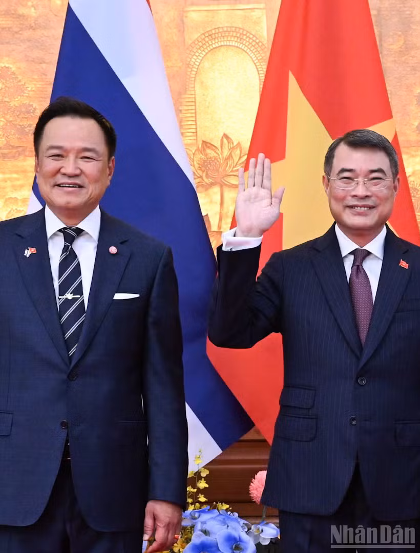 Thủ tướng Lê Minh Hưng và Thủ tướng Vương quốc Thái Lan Anutin Charnvirakul.