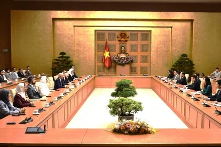 Phó Thủ tướng Chính phủ Hồ Đức Phớc đã tiếp Ngài Khalid Mohammed Sharaf, Giám đốc Chương trình Lãnh đạo trẻ Các Tiểu vương quốc Ả rập Thống nhất (UAE) cùng các thành viên trong Đoàn. (Ảnh: VGP)