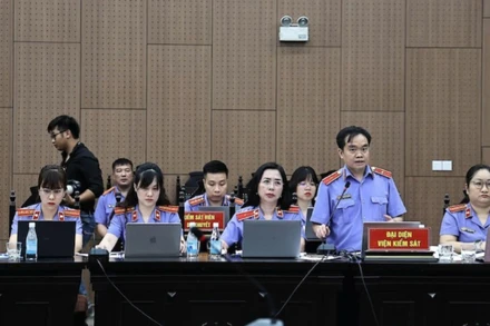 Đại diện Viện Kiểm sát công bố bản luận tội.