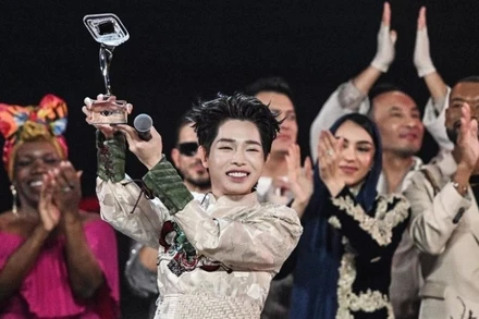 Ca sĩ Việt Nam Đức Phúc giành chiến thắng trong Cuộc thi Intervision 2025 với ca khúc "Phù Đổng Thiên Vương" lấy cảm hứng từ bài thơ "Tre Việt Nam". (Ảnh Sputnik)