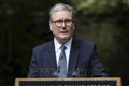 Thủ tướng Anh Keir Starmer trong bài phát biểu tại thủ đô London. (Ảnh: THX/TTXVN)