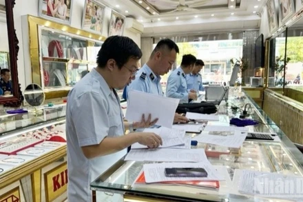 Tổ chức thanh tra việc chấp hành pháp luật của các doanh nghiệp kinh doanh vàng. (Ảnh: VGP)