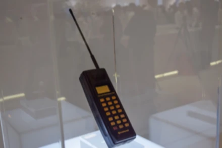 Mẫu điện thoại đầu tiên của Samsung được giới thiệu vào năm 1988. (Ảnh: Samsung)