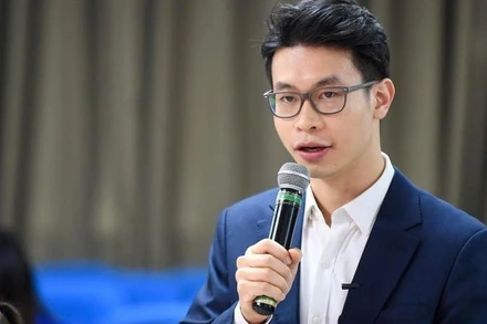 Tiến sĩ, bác sĩ Nguyễn Viết Hải phát biểu tại Hội nghị lấy ý kiến góp ý vào dự thảo văn kiện Đại hội lần thứ XIV của Đảng.