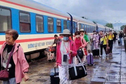 Kỳ nghỉ Tết Dương lịch kéo dài 4 ngày, dự kiến nhu cầu đi lại của người dân tăng đột biến. (Ảnh: Năm Nhung/Báo Nhân Dân)