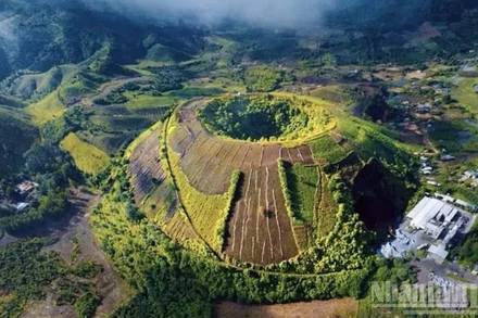 Núi lửa Nâm Kar - một trong những núi lửa nằm trong hệ thống của Công viên địa chất toàn cầu UNESCO Đắk Nông.