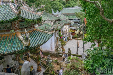 Chùa Linh Ứng-Ngũ Hành Sơn không chỉ là ngôi chùa lâu đời nhất tại danh thắng mà còn là một trong những điểm du lịch nổi tiếng tại Đà Nẵng.