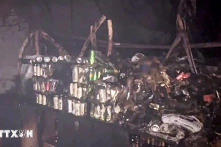 Hiện trường vụ cháy hộp đêm tại Arpora, Ấn Độ, ngày 7/12/2025. (Ảnh: ANI/TTXVN)