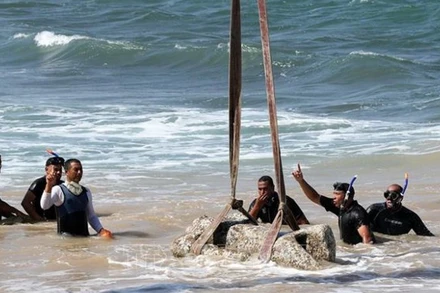 Tàn tích của thành phố cổ có niên đại hơn 2.000 năm được phát hiện dưới nước, ngoài khơi bờ biển Alexandria, Ai Cập ngày 21/8/2025. (Ảnh: THX/TTXVN)