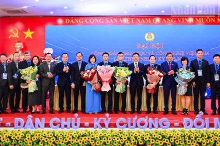 Lãnh đạo Tổng Liên đoàn Lao động Việt Nam, Bộ Khoa học và Công nghệ chúc mừng Ban Chấp hành Công đoàn Khoa học và Công nghệ Việt Nam nhiệm kỳ 2025-2030.