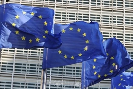 Cờ Liên minh châu Âu tại Brussels, Bỉ. (Ảnh: THX/TTXVN)