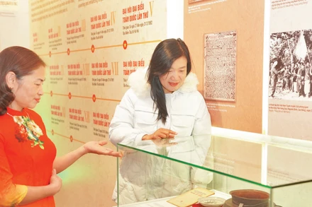 Nhiều hiện vật, tư liệu quý được trưng bày tại triển lãm Đảng Cộng sản Việt Nam - Từ Đại hội đến Đại hội.