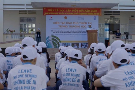 Buổi diễn tập phòng, chống thiên tai trong trường học ở Trường trung học cơ sở Tam Quan (Gia Lai).