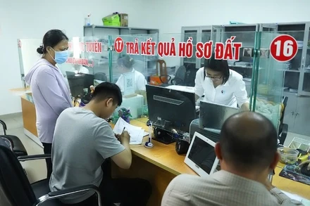 Việc người dân cung cấp, xác thực thông tin góp phần xây dựng nền quản trị đất đai hiện đại, minh bạch, hiệu quả. (Ảnh minh họa/Báo Nhân Dân)