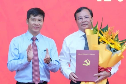 Ủy viên Trung ương Đảng, Phó Trưởng Ban Tổ chức Trung ương Nguyễn Thành Tâm trao Quyết định điều động, chỉ định tham gia Ban Chấp hành, Ban Thường vụ và giữ chức Phó Bí thư Tỉnh ủy Tây Ninh nhiệm kỳ 2025-2030, giới thiệu bầu Chủ tịch Ủy ban nhân dân tỉnh Tây Ninh.