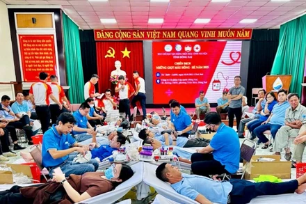 Người lao động tại tỉnh Đồng Nai hưởng ứng tham gia hiến máu tình nguyện. (Ảnh: BVCC)