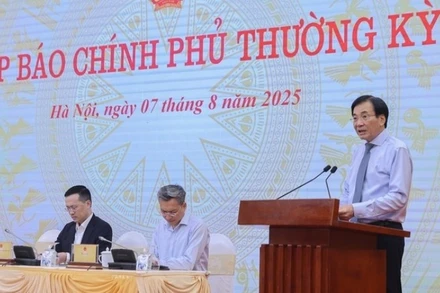 Bộ trưởng, Chủ nhiệm Văn phòng Chính phủ Trần Văn Sơn chủ trì họp báo thường kỳ tháng 7/2025. (Ảnh: VGP)