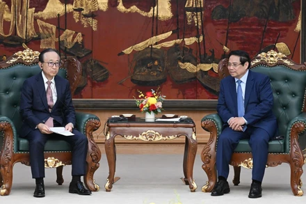 Thủ tướng Phạm Minh Chính tiếp ông Hironori Kamezawa, Tổng Giám đốc Tập đoàn tài chính MUFG (Nhật Bản). (Ảnh: Trần Hải)