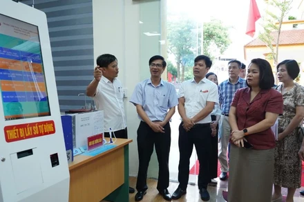 Đoàn công tác Bộ Khoa học và Công nghệ khảo sát thực tế tại Trung tâm Phục vụ hành chính công phường Phù Liễn, thành phố Hải Phòng.