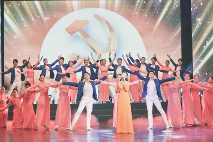 Văn nghệ sĩ trong thời đại ngày nay cần tiếp thu tinh thần của thế hệ đi trước, mạnh mẽ sáng tạo để đáp ứng yêu cầu của kỷ nguyên mới. (Ảnh: LÊ MINH)