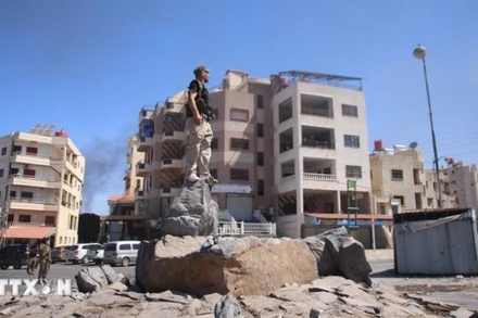 Các lực lượng an ninh Syria tại thành phố Sweida ngày 15/7/2025. (Ảnh: THX/TTXVN)