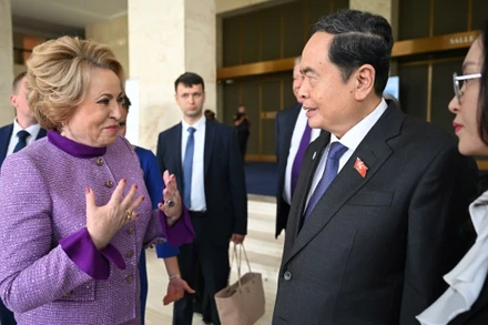 Chủ tịch Quốc hội Trần Thanh Mẫn gặp Chủ tịch Hội đồng Liên bang Nga Valentina Matviyenko. (Ảnh: quochoi.vn)