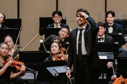 Vẻ ngạc nhiên gây cười của cả dàn nhạc trong trò đùa "lên dây đàn" trong chương cuối Il Distratto đã mang lại những tràng cười sảng khoái cho cả khán phòng.