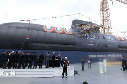 Lễ hạ thủy tàu ngầm tấn công đầu tiên thuộc lớp 3.600 tấn tại Geoje, Hàn Quốc, ngày 21/10/2025. (Ảnh: Yonhap/TTXVN)