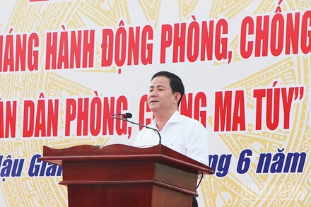 Chủ tịch Ủy ban nhân dân tỉnh Hậu Giang, Trần Văn Huyến phát biểu chỉ đạo tại lễ mít-tinh.