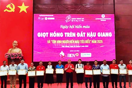 Tôn vinh các cá nhân hiến máu tiêu biểu năm 2025.
