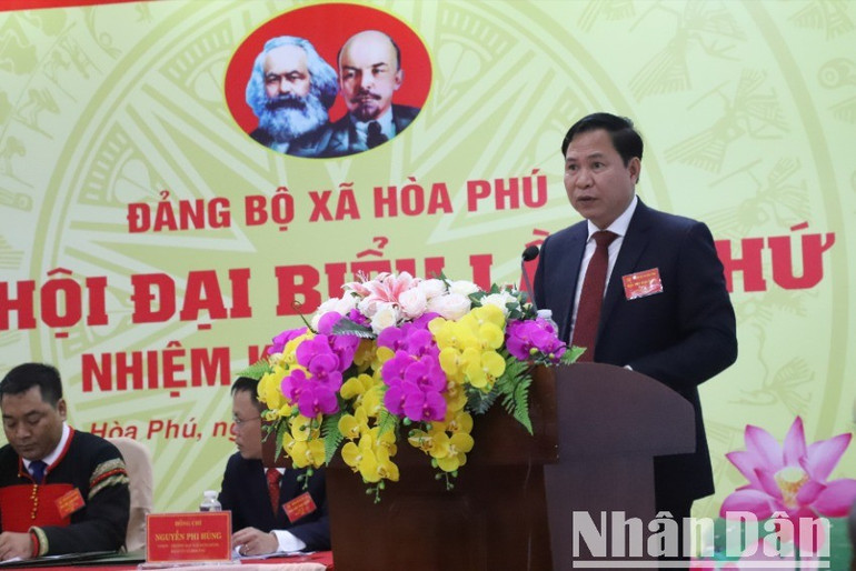 Bí thư Đảng ủy xã Hòa Phú phát biểu khai mạc Đại hội. img-2022-7352.jpg