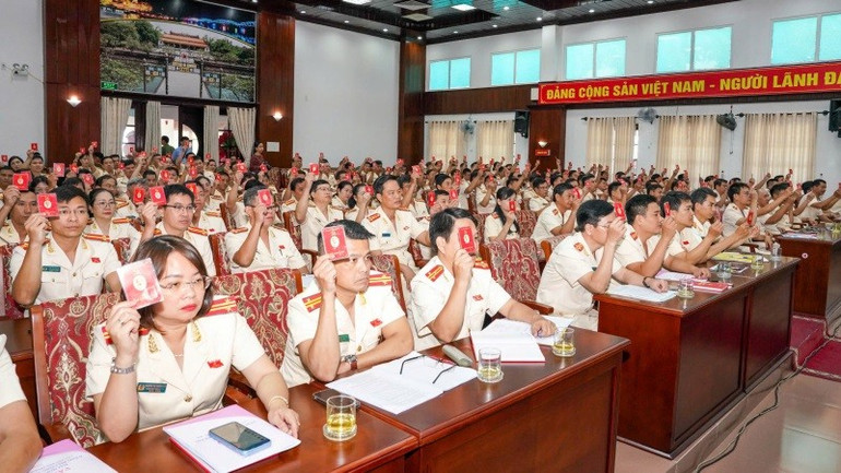 Đảng bộ Công an thành phố Huế bước vào nhiệm kỳ 2025-2030 với tinh thần “đoàn kết, dân chủ, kỷ cương, sáng tạo, phát triển”. 6.jpg