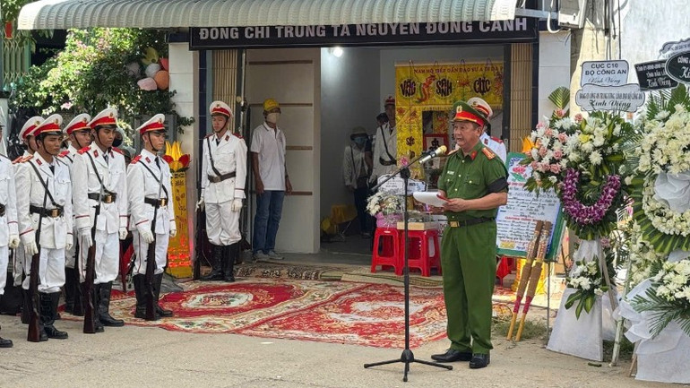 Tang lễ Trung tá Nguyễn Đông Cánh được tổ chức tại quê nhà xã Xuân Lộc. img-0131-6472.jpg