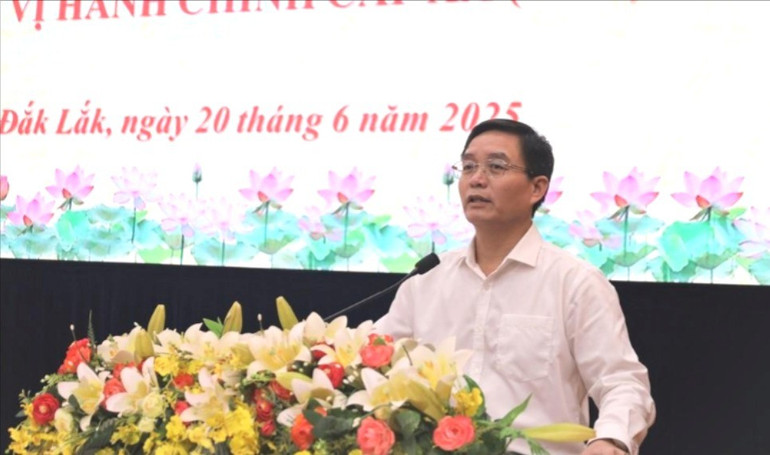 Bí thư Tỉnh ủy Đắk Lắk Nguyễn Đình Trung phát biểu tại hội nghị. img-74-7058.jpg