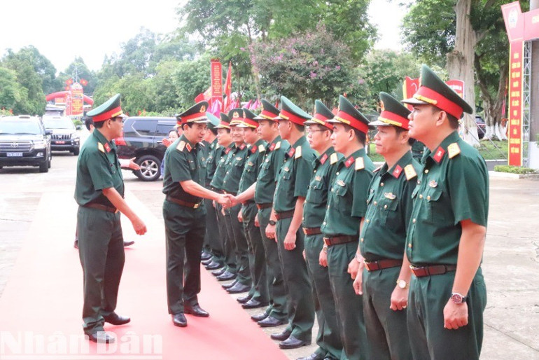 Đại tướng Phan Văn Giang đến thăm và làm việc với cán bộ, chiến sĩ Bộ Chỉ huy Quân sự tỉnh Đắk Lắk. img-1647-3875.jpg