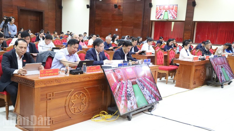 Các đại biểu dự kỳ họp.