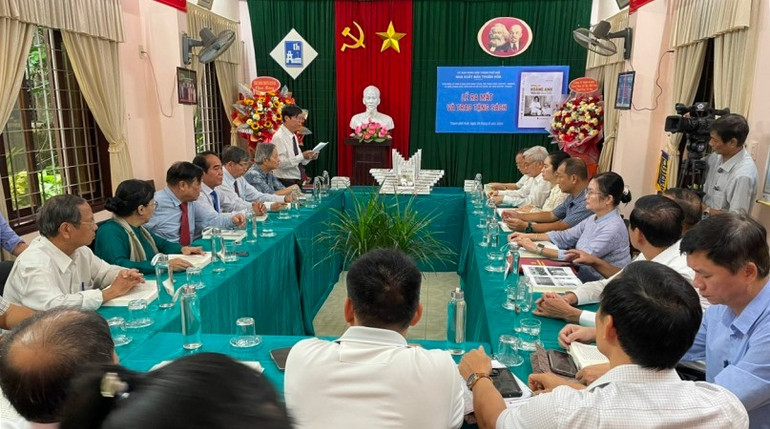 Toàn cảnh tại Lễ ra mắt và trao tặng sách “Đồng chí Hoàng Anh trọn đời phục vụ Tổ quốc, phụng sự nhân dân” ngày 29/8. 2-6267.jpg