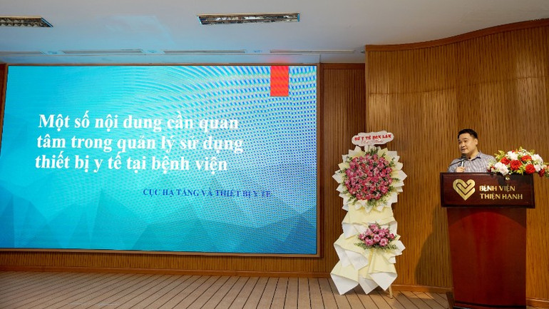 Thạc sĩ Trịnh Đức Nam, chuyên viên chính Cục Hạ tầng và Thiết bị y tế, Bộ Y tế báo cáo tại hội thảo. ht-tbyt-139-3-5873.jpg